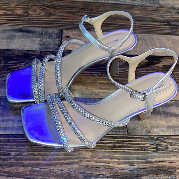 Maripe Nadia Silver Heels size 9.5 with box - Picture 3 of 6